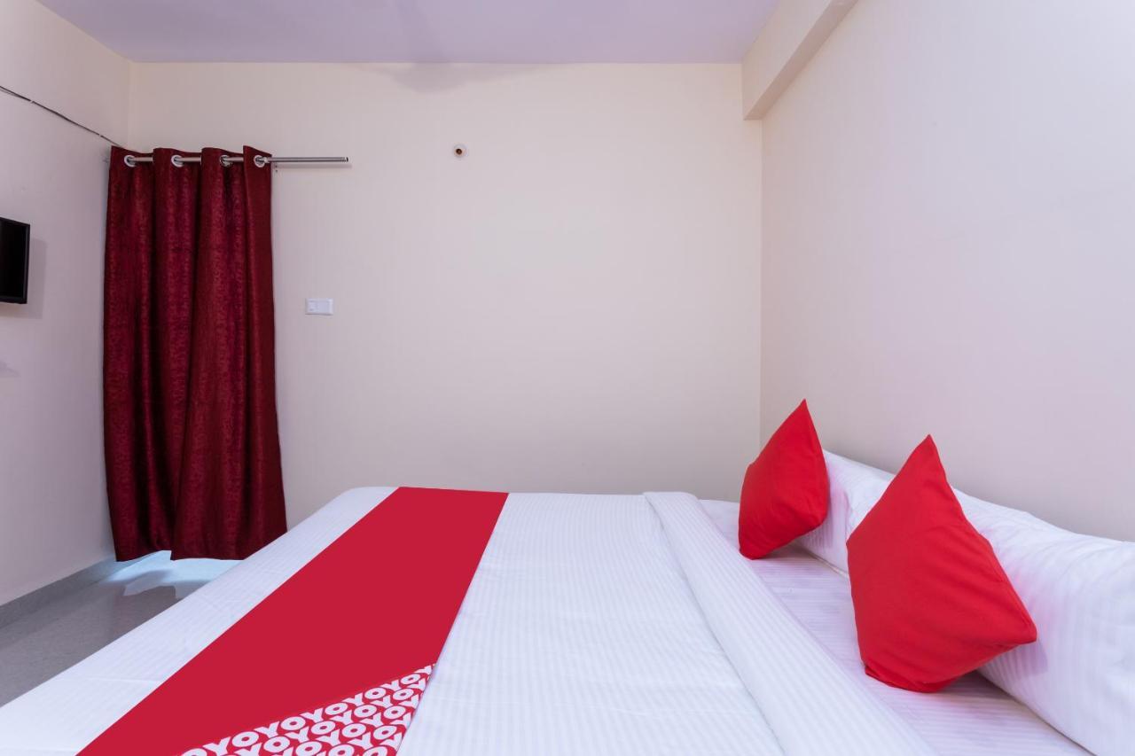 Hotel Oyo 36243 Mishthi Palace Indore
